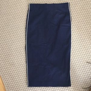 Tight fitting never worn Zara skirt.